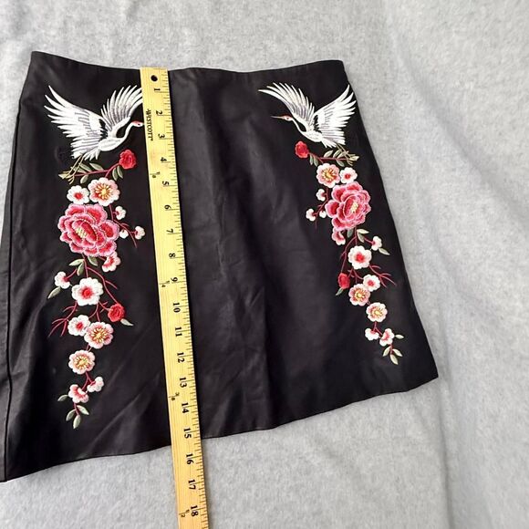 Forever-21 Women's Black and Pink Skirt - Picture 7 of 9